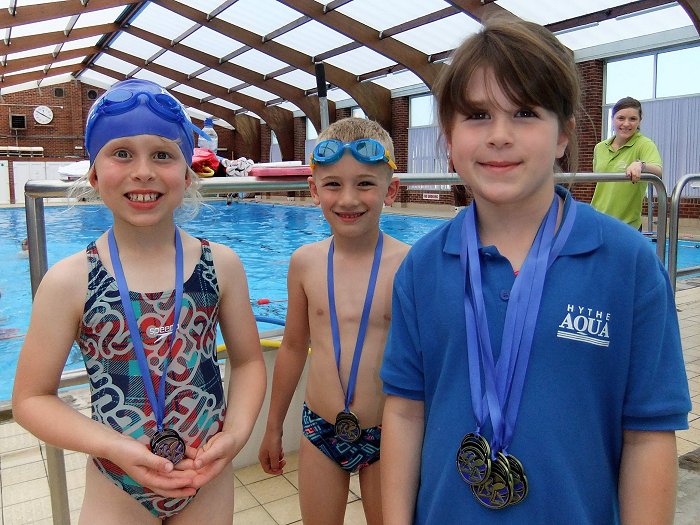 May 2017 Some of the 8yrs & Under medal winners at the recent Sprint Champs. L/R Ophelia Edmunds, Ashton Platts & Emily Ling - well done to all of you.
